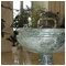 V strede sály je umiestnená nová fontána z talianskeho zeleného mramoru. [nové okno]
