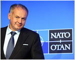 Prezident SR na summite NATO: Zastavme pokles vdavkov na obranu 