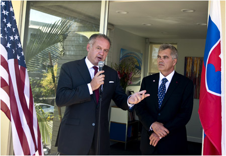 Prezident otvoril v San Diegu centrum pre zanajce slovensk firmy 
