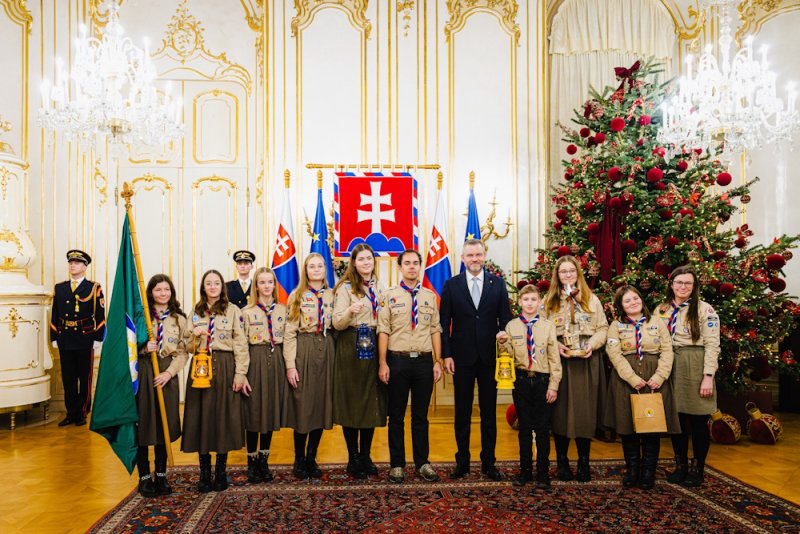 Betlehemské svetlo rozžiarilo Prezidentský palác