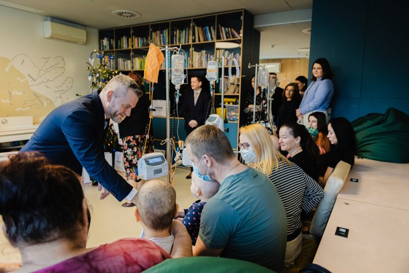 Prezident SR absolvoval vianočnú vizitu na detskej onkológii Prezident SR absolvoval vianočnú vizitu na detskej onkológii