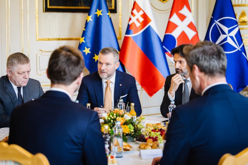 P. Pellegrini: Slovenskí vojaci majú zostať na území SR