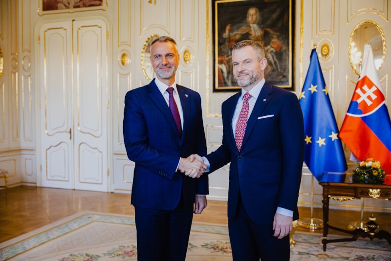 Prezident SR prijal novozvoleného predsedu NR SR Richarda Rašiho Prezident SR prijal novozvoleného predsedu NR SR Richarda Rašiho