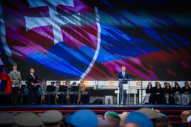 Prezident SR: Sme povinní každý jeden deň budovať našu historickú pamäť, aby sa fašistické zlo už nikdy nevrátilo Prezident SR: Sme povinní každý jeden deň budovať našu historickú pamäť, aby sa fašistické zlo už nikdy nevrátilo