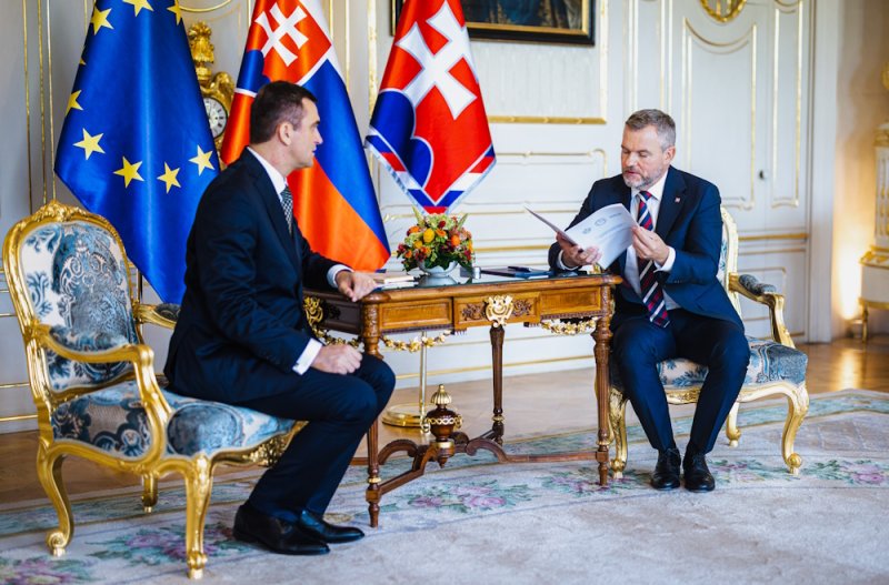 Prezident SR odporučil vláde, aby prijala rozhodnutie k analýze o bezpečnosti vakcín Prezident SR odporučil vláde, aby prijala rozhodnutie k analýze o bezpečnosti vakcín