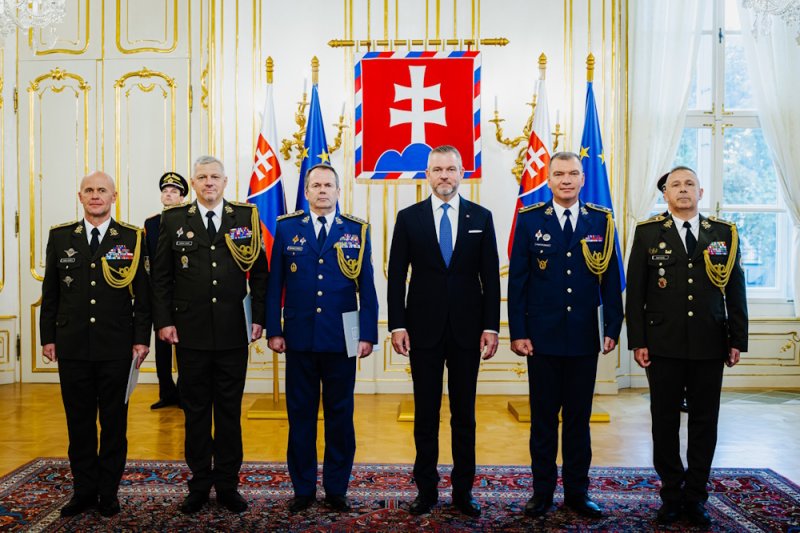 Prezident SR vymenoval dôstojníkov armády do generálskych hodností Prezident SR vymenoval dôstojníkov armády do generálskych hodností