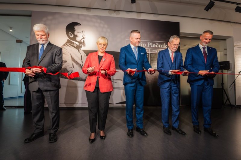 Štyria prezidenti otvorili na Bratislavskom hrade výstavu venovanú architektovi Plečnikovi Štyria prezidenti otvorili na Bratislavskom hrade výstavu venovanú architektovi Plečnikovi