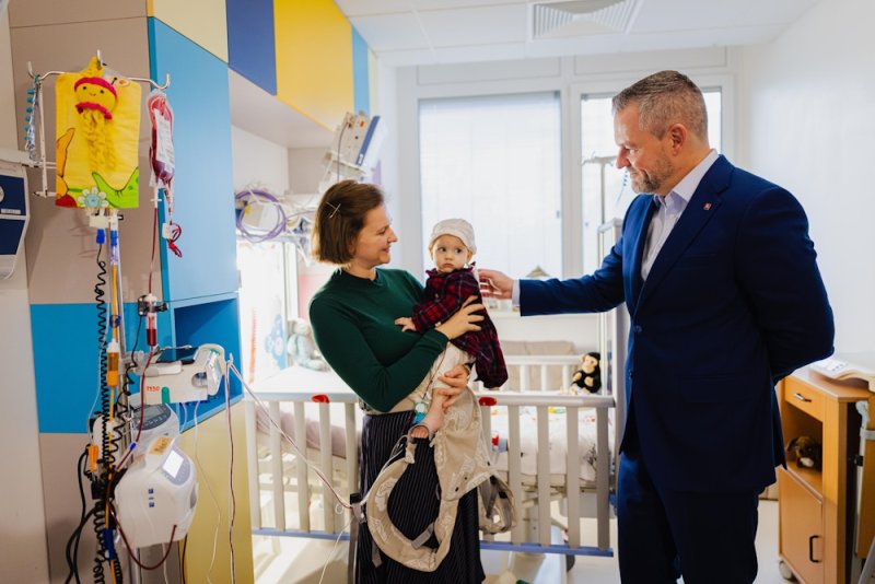 Prezident SR: Aj počas Vianoc stoja pri deťoch ľudia, pre ktorých je pomoc druhým poslaním