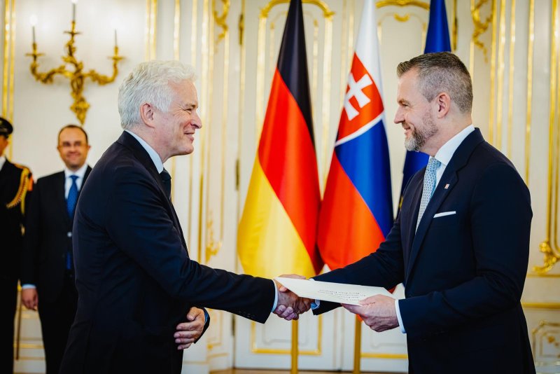 Prezident SR prijal poverovacie listiny od nového veľvyslanca Nemecka T. Kurza