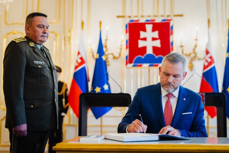Prezident SR: Bezpečnosť nesmie byť predmetom politického súperenia