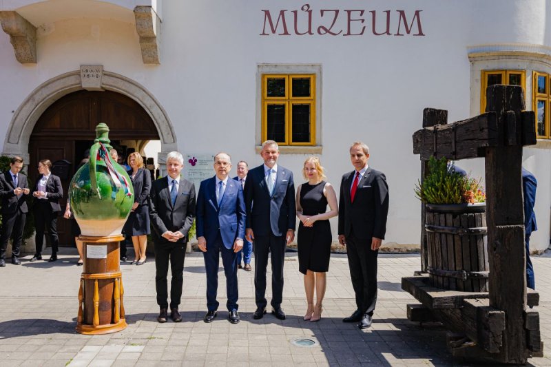 P. Pellegrini navštívil s albánskym prezidentom vinohradnícke mesto Pezinok