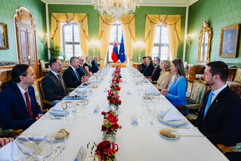 Prezident SR sa stretol so slovenskými europoslancami