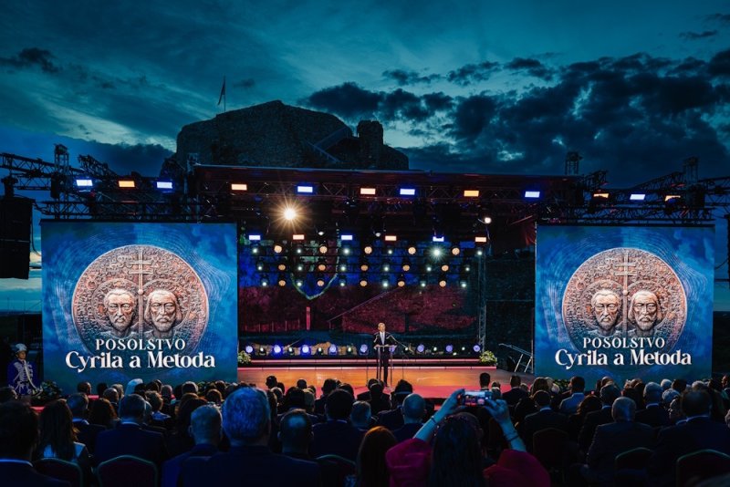 Prezident SR: Odkaz Cyrila a Metoda nás učí, že bez vzdelania, identity a odvahy snívať národ stráca svoju budúcnosť