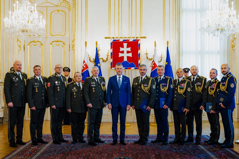 Prezident SR povýšil a vymenoval jedenásť generálov Ozbrojených síl SR
