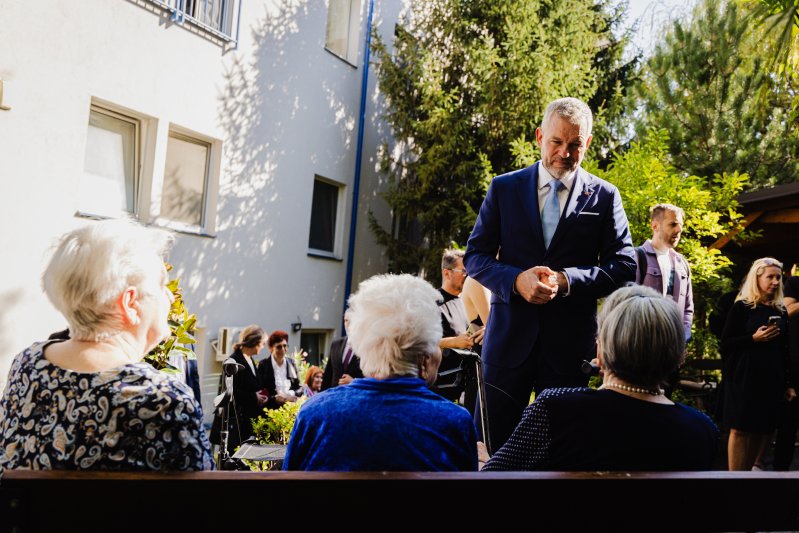 Prezident SR: Seniori si zaslúžia úctu a dôstojný život, nie predvolebnú politickú licitáciu Prezident SR: Seniori si zaslúžia úctu a dôstojný život, nie predvolebnú politickú licitáciu