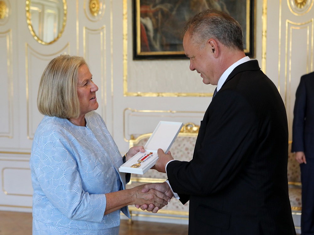Prezident Kiska udelil medailu nórskej veľvyslankyni Inge Magistad