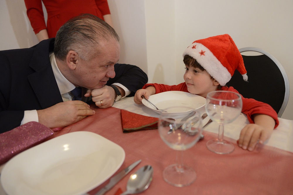 Prezident navštívil na Štedrý deň Krízové centrum Dorka