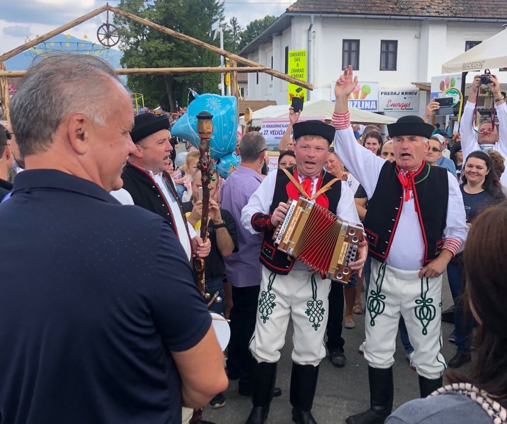 Prezident navštívil folklórne slávnosti v Detve a Veličnej