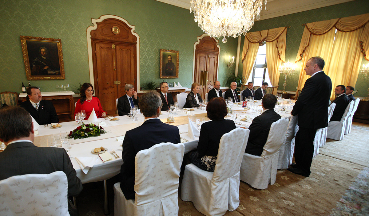 Andrej Kiska diskutoval so slovenskými europoslancami