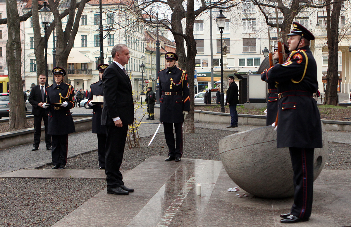 Prezident si pripomenul výročie Sviečkovej manifestácie