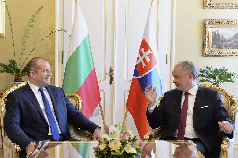 Andrej Kiska welcomes the President of Bulgaria on an official visit