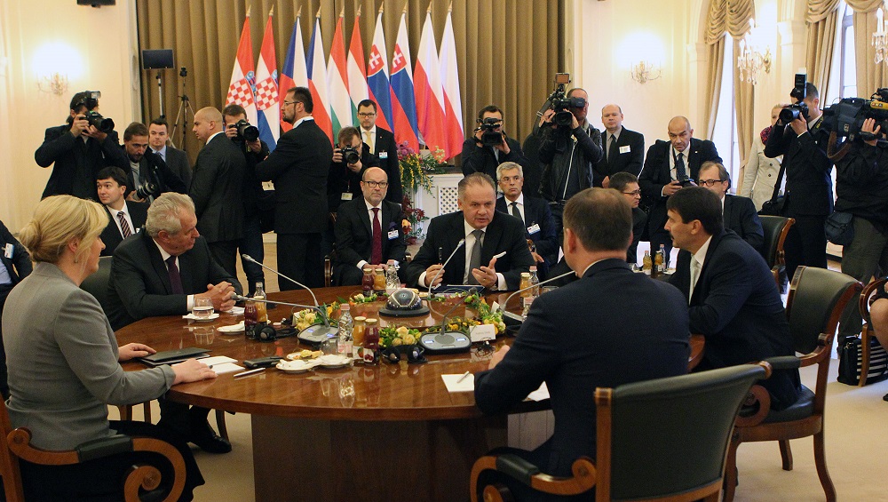 Kiska rokuje v Maďarsku s prezidentmi V4 a Chorvátska