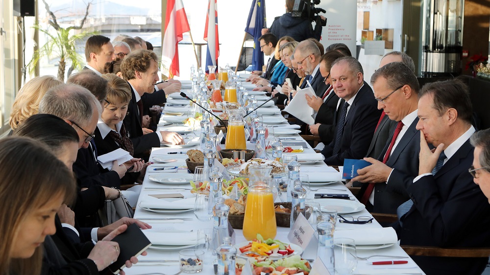 Prezident Kiska diskutoval s veľvyslancami krajín Európskej únie
