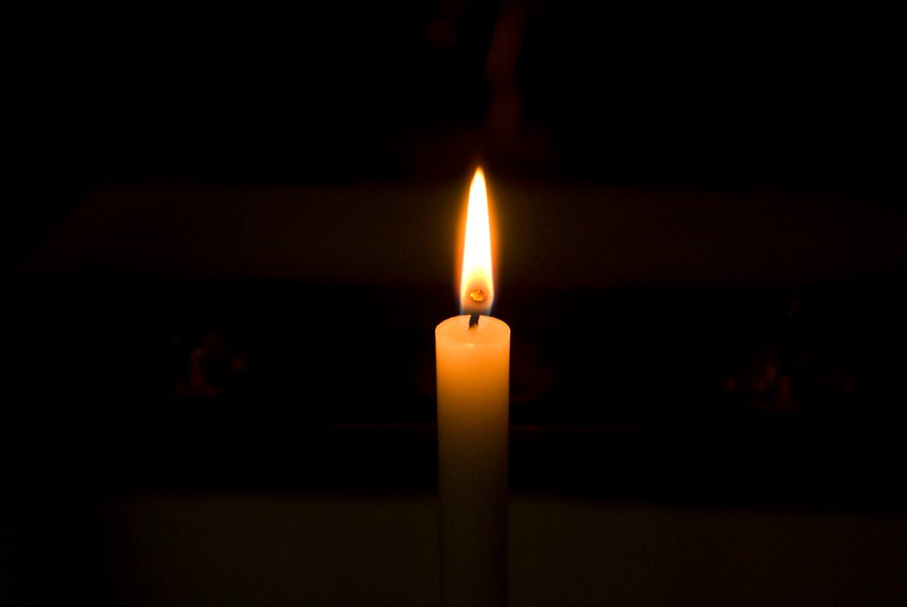 Andrej Kiska zapáli sviečky na hroboch vojakov