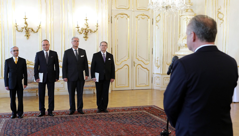 Prezident poveril slovenských veľvyslancov v zahraničí