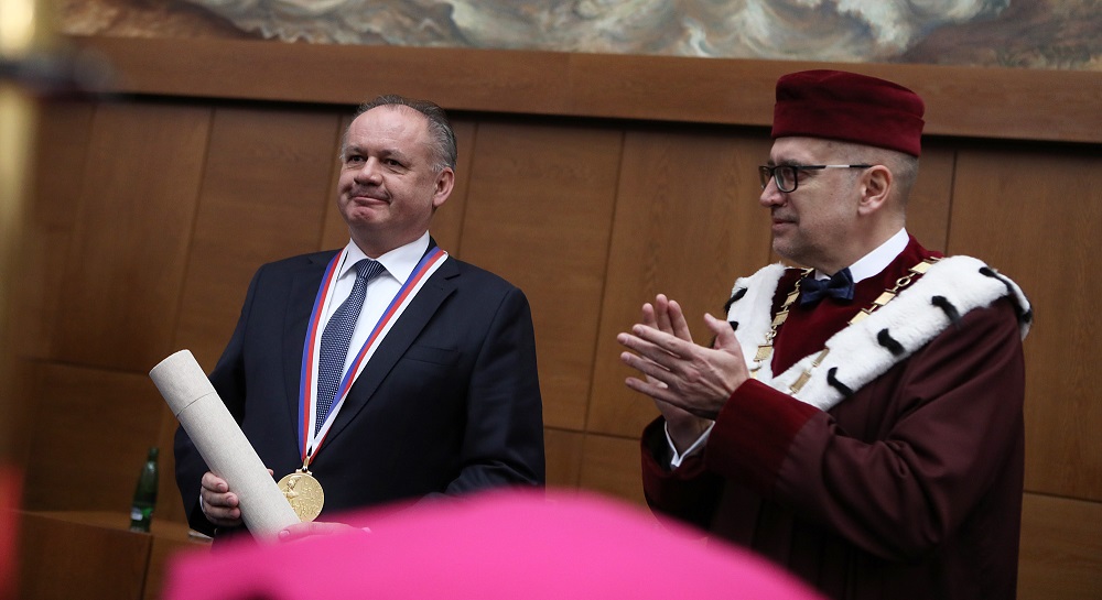 Prezident si prevzal Veľkú zlatú medailu Masarykovej univerzity v Brne