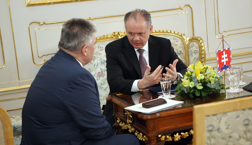 Prezident diskutoval s ministrom Richterom o tzv. jasličkovom zákone