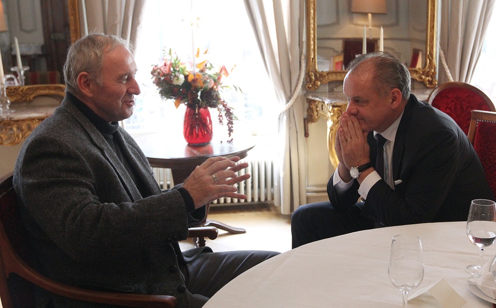 Prezident sa vo Švajčiarsku stretol s Róbertom Bezákom