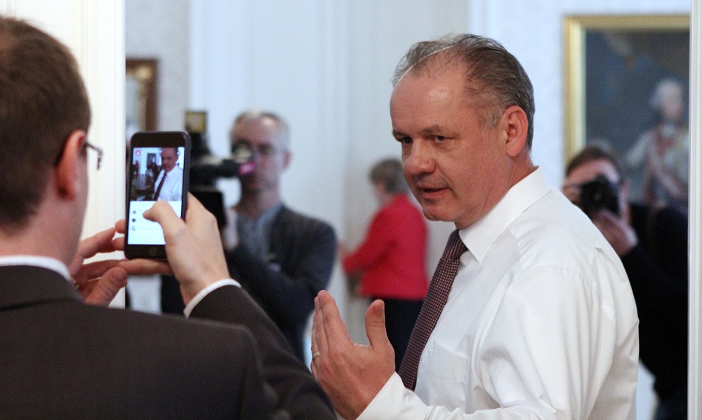 Andrej Kiska diskutoval s občanmi cez Facebook