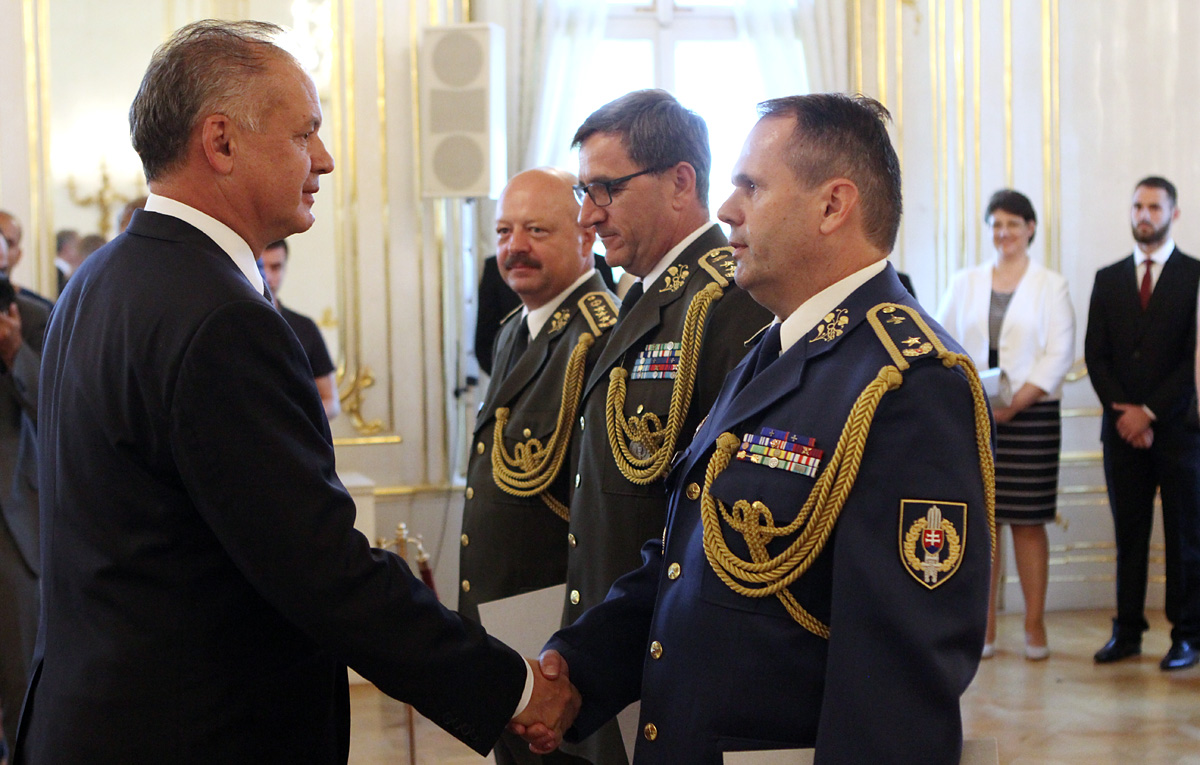 Prezident na návrh vlády vymenoval generálov Ozbrojených síl