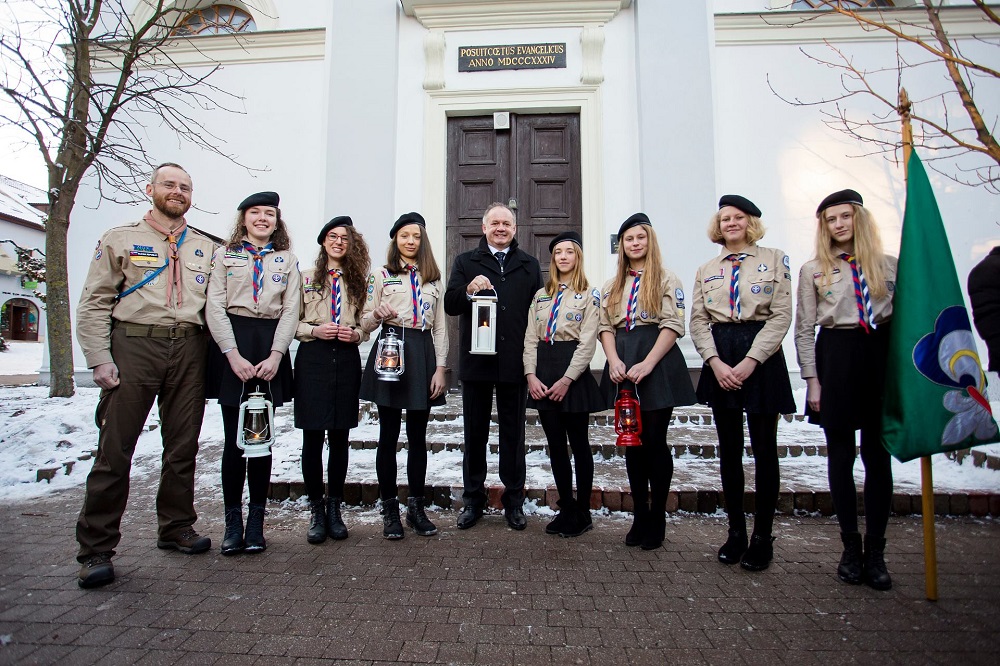 Prezident prevzal Betlehemské svetlo, zaprial pokoj a lásku