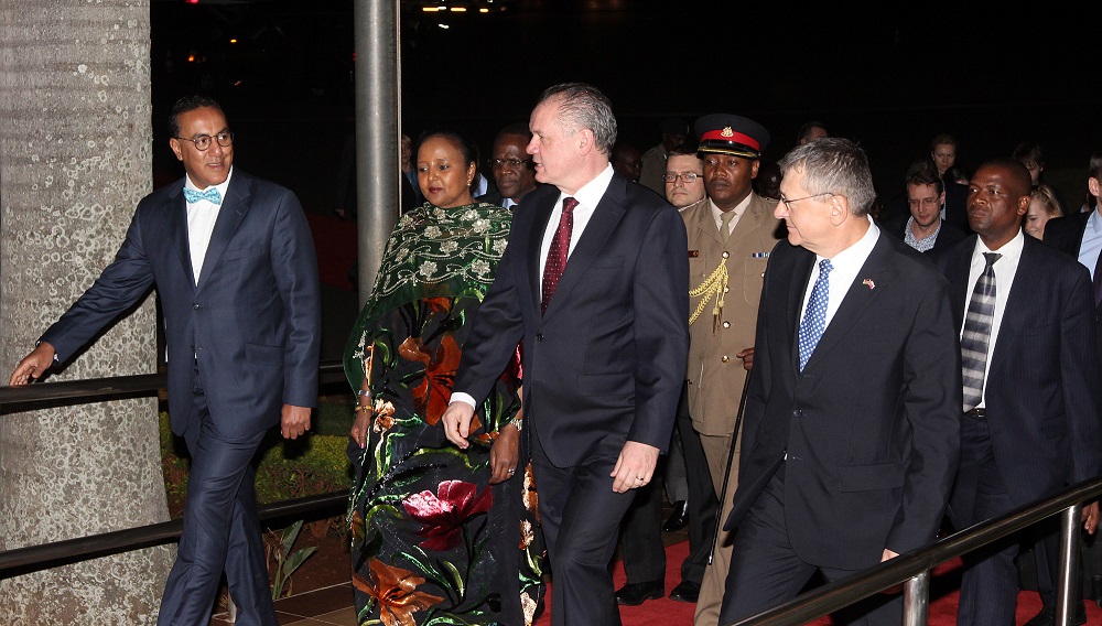 Kiska diskutoval cestou do Kene s egyptským ministrom