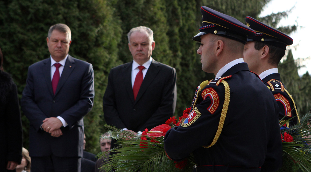 Prezidenti si uctili pamiatku padlých rumunských vojakov 
