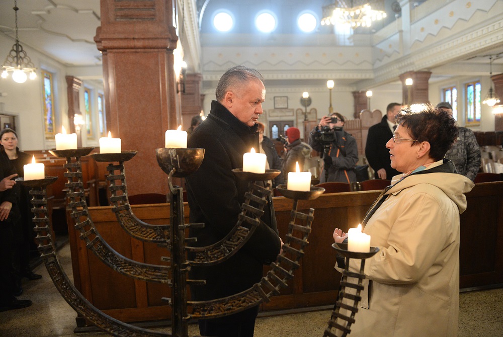 Prezident si uctil obete holokaustu, varoval pred fašizmom