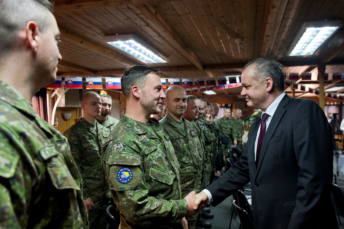 Prezident navštívil slovenských vojakov v Bosne a Hercegovine 