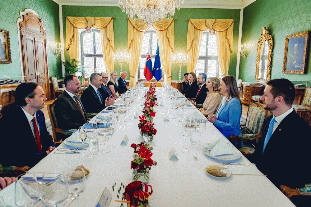 Prezident SR sa stretol so slovensk&yacute;mi europoslancami