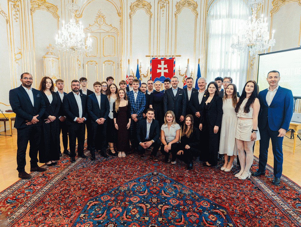 Historicky prv&aacute; diskusia prezidenta, ministrov a mlad&yacute;ch o v&iacute;zii Slovenska v&nbsp;Prezidentskom pal&aacute;ci