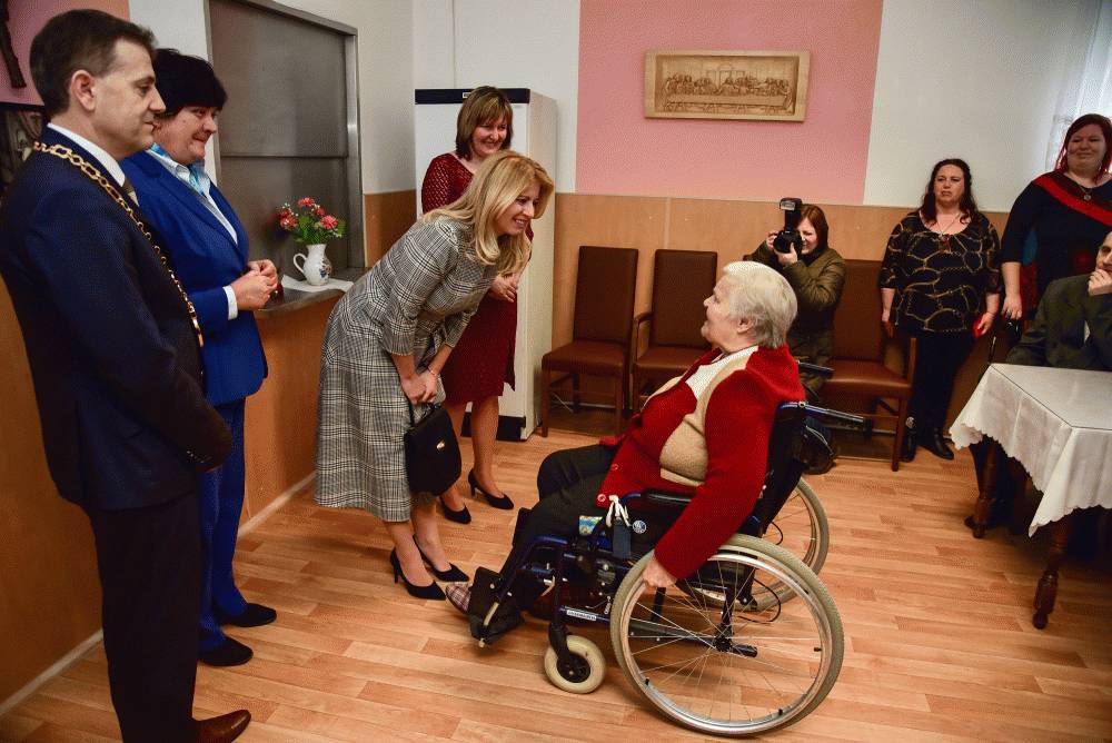Prezidentka a ombudsmanka hovorili o senioroch a navštívili domov dôchodcov