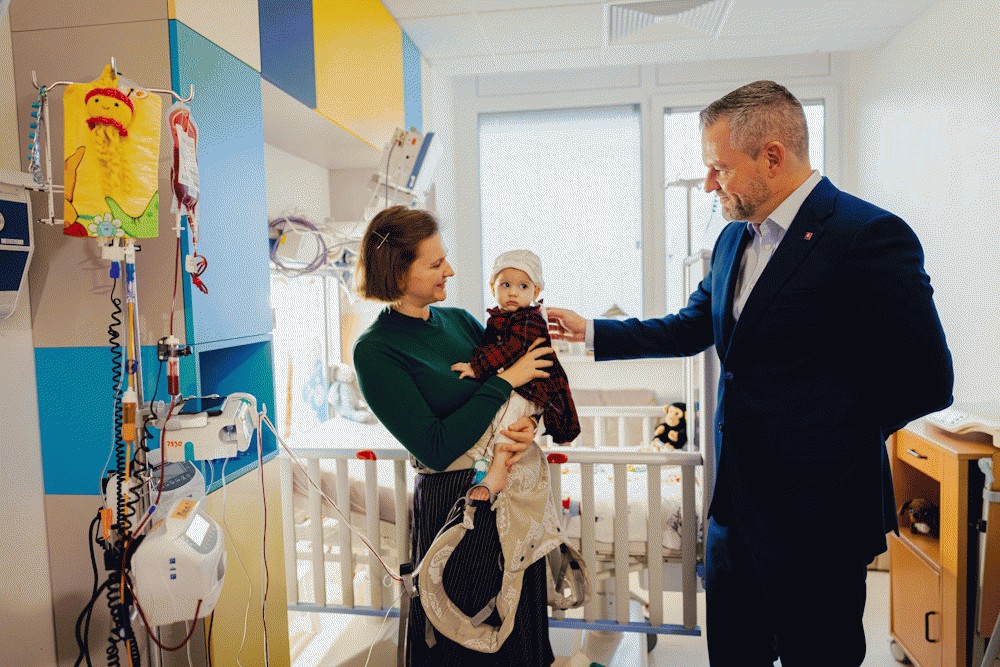 Prezident SR: Aj počas Vianoc stoja pri deťoch ľudia, pre ktor&yacute;ch je pomoc druh&yacute;m poslan&iacute;m