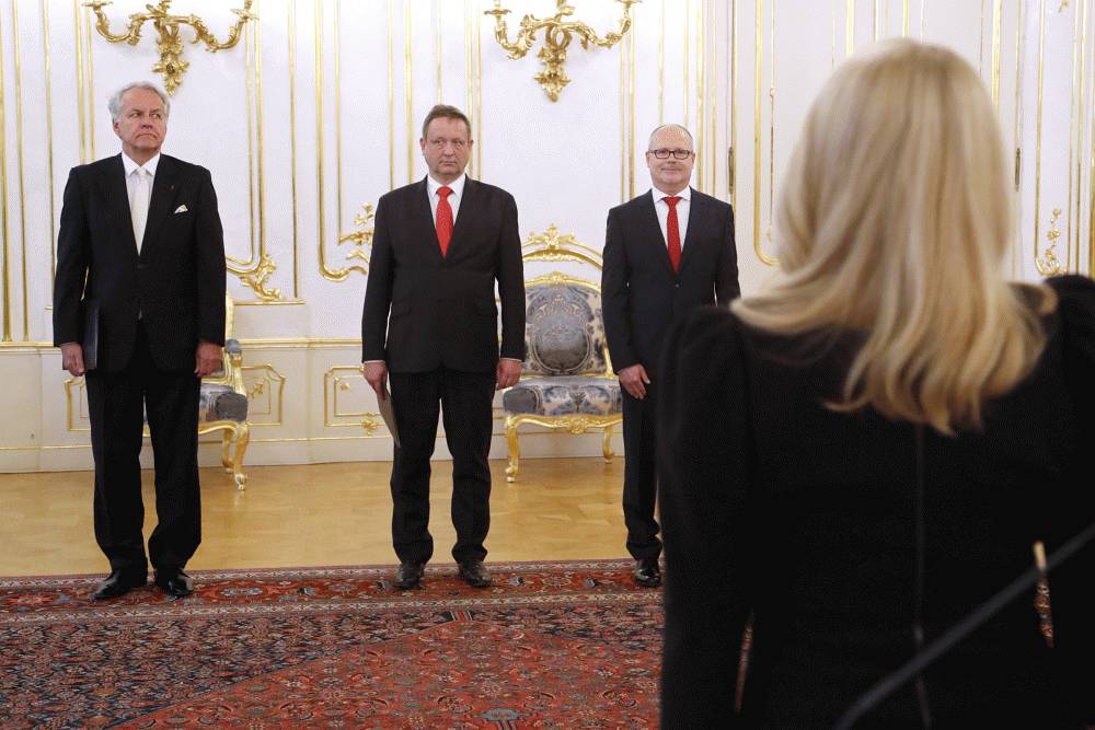 Slovenskí veľvyslanci si od prezidentky prevzali poverovacie listiny