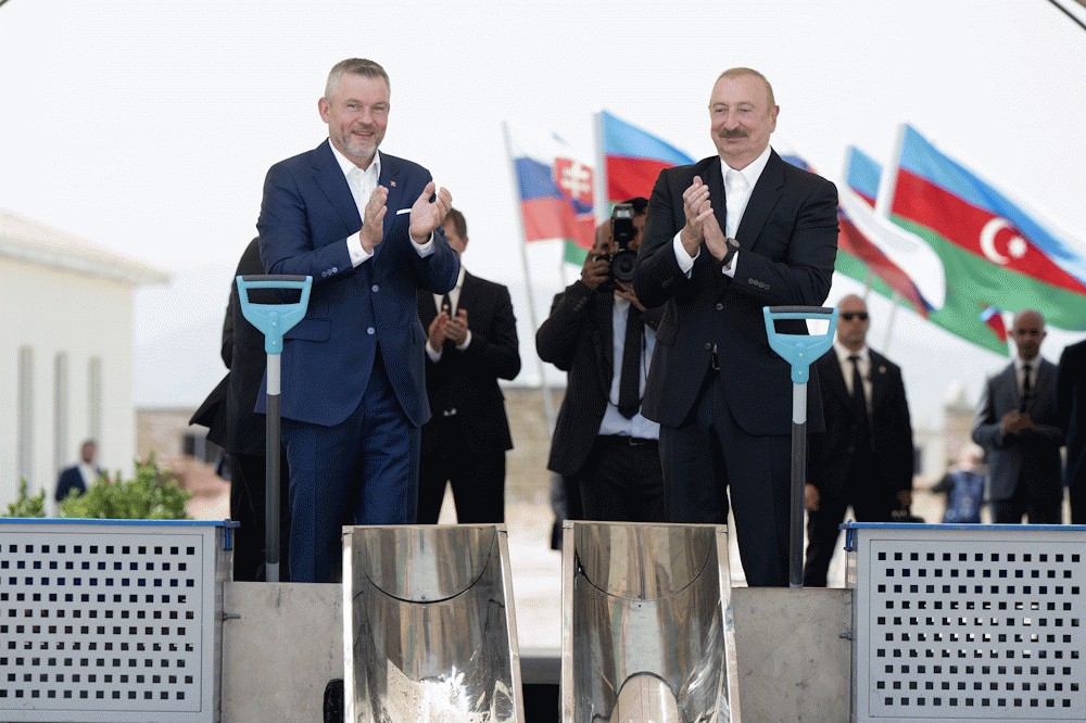Prezident SR položil z&aacute;kladn&yacute; kameň novej &scaron;koly v Azerbajdžane pomenovanej po gener&aacute;lovi &Scaron;tef&aacute;nikovi