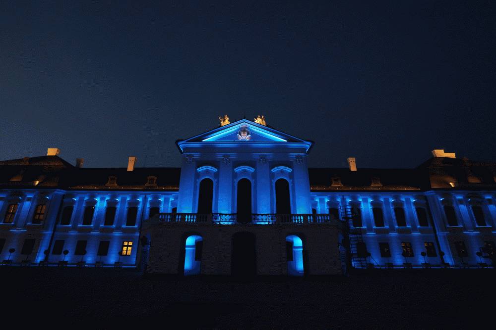 75 rokov OSN: Prezidentský palác sa rozsvietil na modro