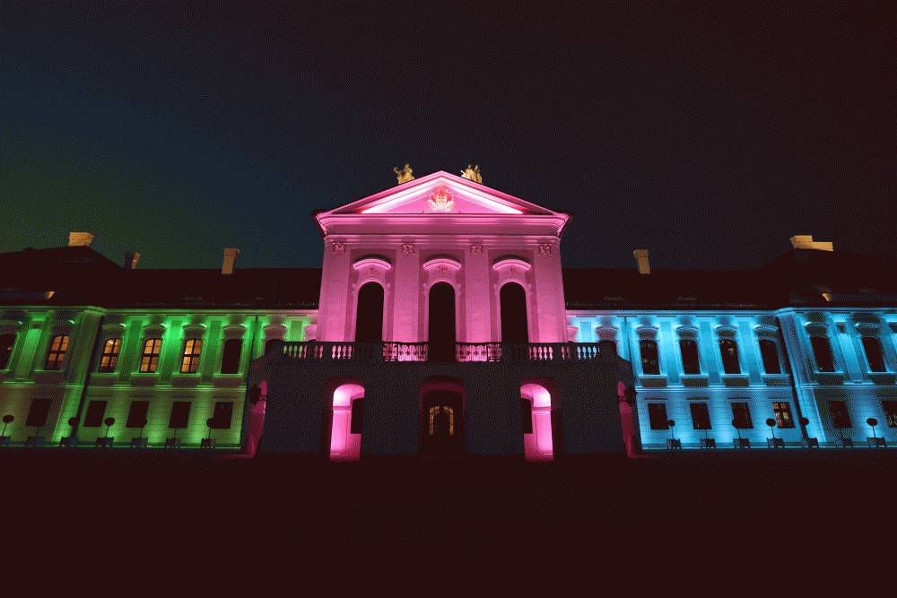 Osvetlenie Prezidentského paláca pripomína deň zriedkavých chorôb