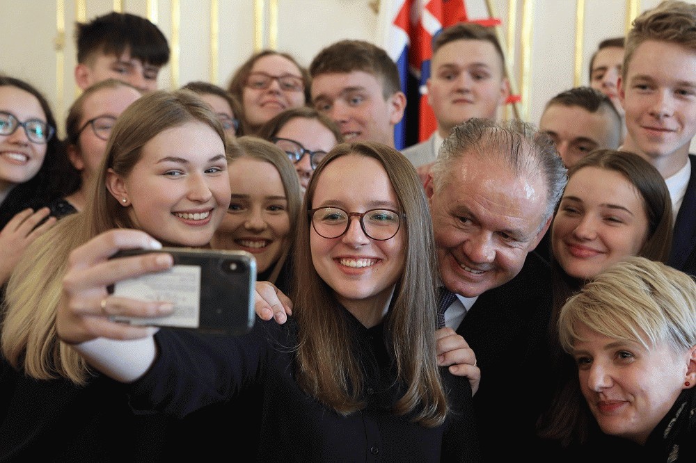 Prezident prijal stredoškolákov zapojených do projektu proti korupcii