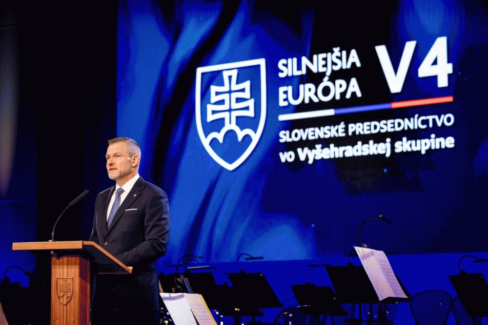 Prezident SR: Slovensko preber&aacute; vedenie Vy&scaron;ehradskej skupiny v čase veľk&yacute;ch v&yacute;ziev