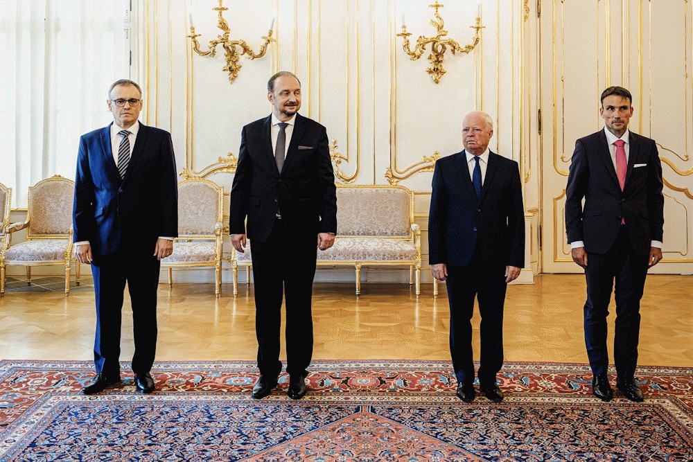 Prezident SR odovzdal poverovacie listiny štyrom novým slovenským veľvyslancom 